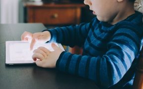 Mengatasi kecanduan gadget pada anak