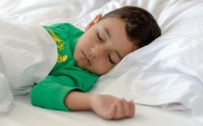 Manfaat tidur siang untuk anak
