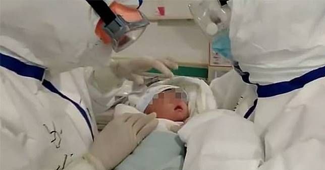 Baby Xiao terpapar virus corona dari sang mama