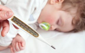 Kesalahan orangtua dalam mengatasi demam anak