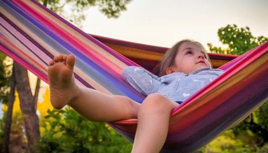 Menerapkan Pola Asuh Tepat pada Anak