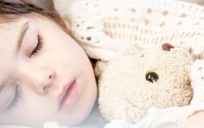 Cara Melatih anak usia 3 tahun berani tidur sendiri
