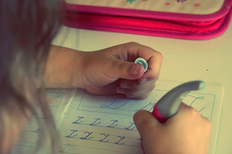 Cara mengajari anak belajar menulis