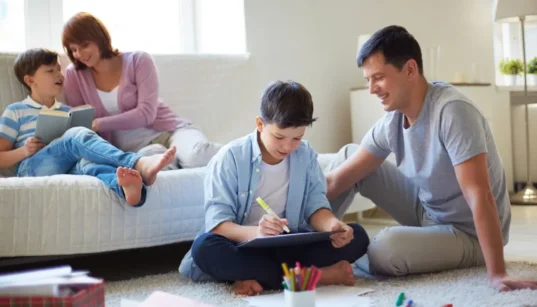 Tips Membesarkan Anak Laki- laki Berkarakter